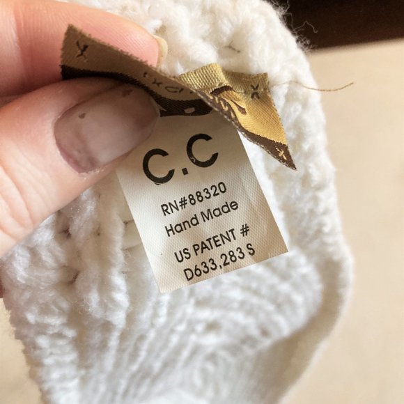 White knit headband / ear warmer, adjustable button closure, flower (hand made) - Picture 5 of 8